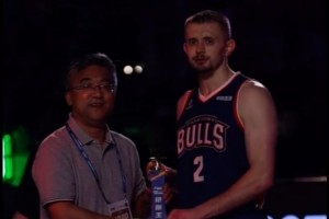 恭喜厄特尔以场均2抢断的出色表现 荣膺2025赛季常规赛抢断王！