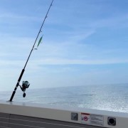 合同还没着落?西蒙斯今日更新社媒 再次开船出海钓鱼?